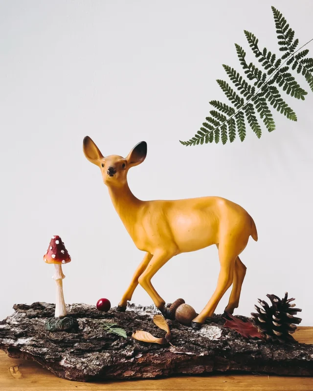 Oh deer… Trying something playful 🍄🦌🍁 Have a lovely weekend my friends! 🧡
.
.
.
.
#autumnmood #ccseasonal #aseasonalyear #aseasonalshift #theartofautumn #myseasonalstory #helloautumn #autumnvibes #myseasonalstory #inspiredbynature #allthingsbotanical #beautyinsimplicity #searchwondercollect #petalsandprops #allthingsbotanical #tv_stillife #alliseeispretty #minimalmood #slowsimpleseasonal #seasonspoetry